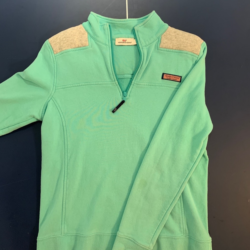 Vineyard vines pull over